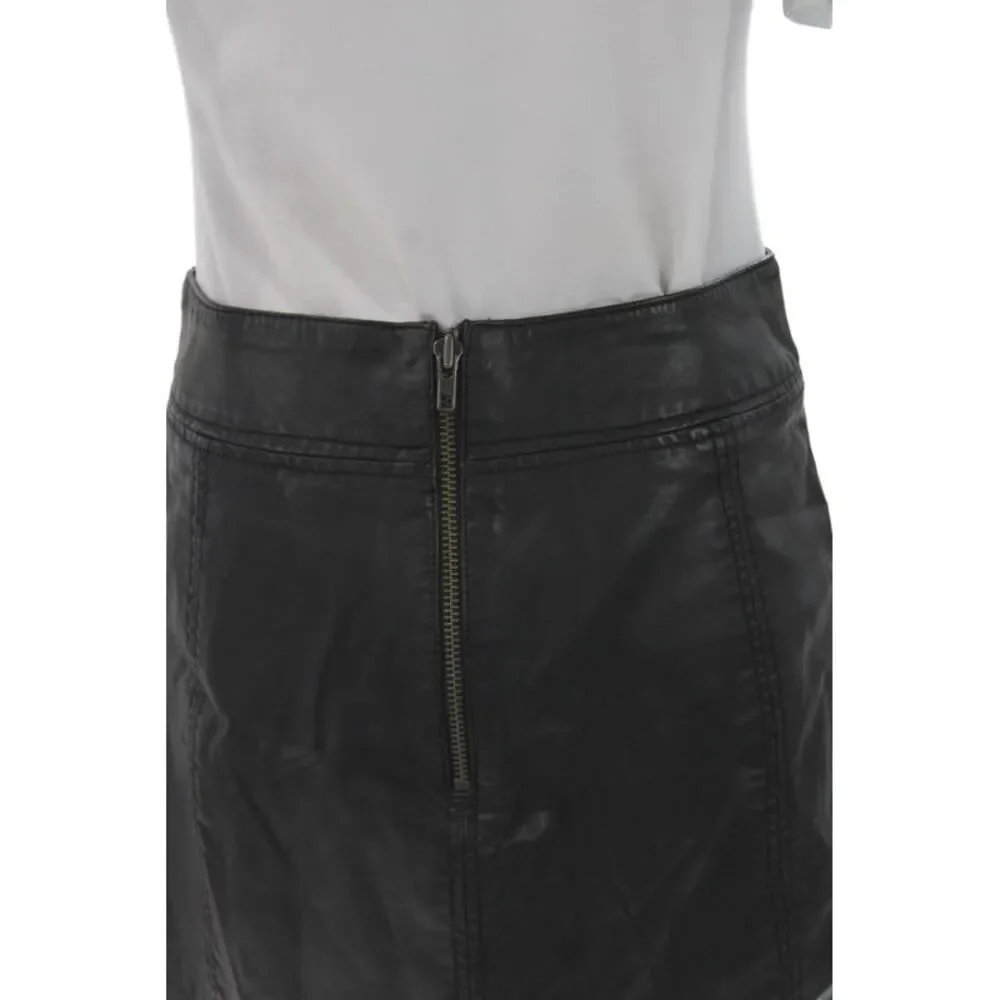 Free People Women Black Mini Skirt Polyurethane Zip Closure Size 4